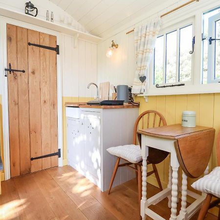 Shepherds Hut At The Hollies Vila Woodbridge Exterior foto