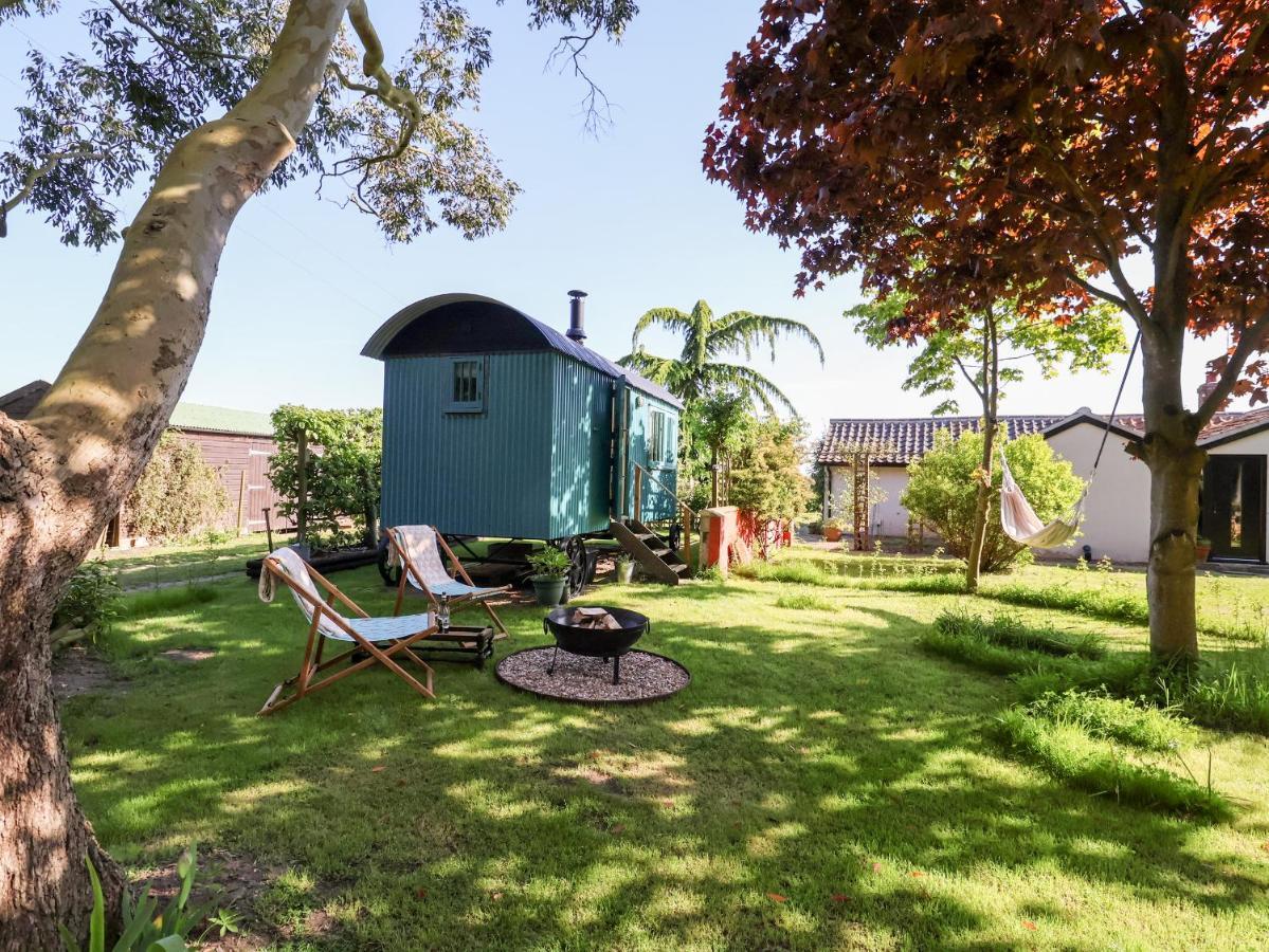 Shepherds Hut At The Hollies Vila Woodbridge Exterior foto