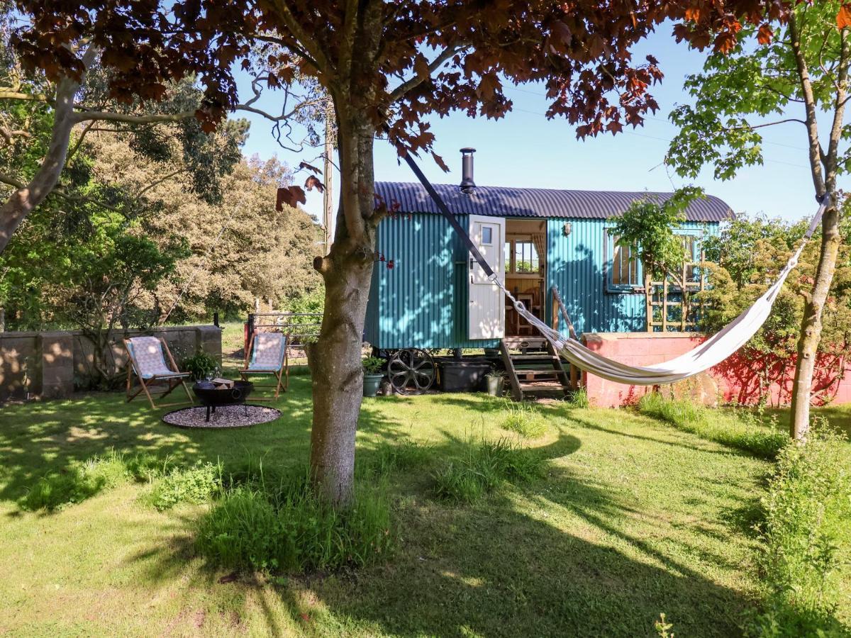 Shepherds Hut At The Hollies Vila Woodbridge Exterior foto