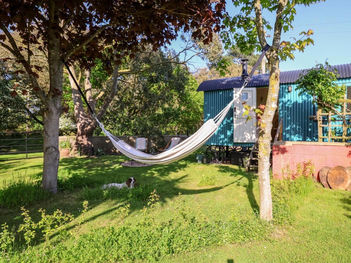 Shepherds Hut At The Hollies Vila Woodbridge Exterior foto